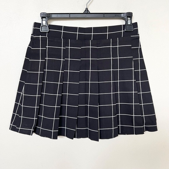 New WEAREVER Black Grid Plaid Pleated Windowpane Mini School Girl Skirt Women’s - Picture 3 of 7